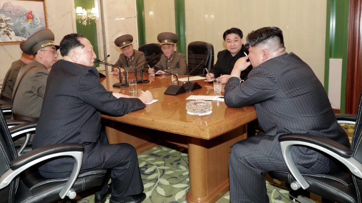 지난달 28일 조선중앙TV는 북한 김정은 국무위원장이 핵무기병기화사업을 지도하고 핵반격작전계획과 명령서를 검토했다고 보도했다. 연합뉴스