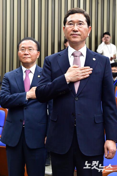 국미의례하는 김학용-윤재옥 후보