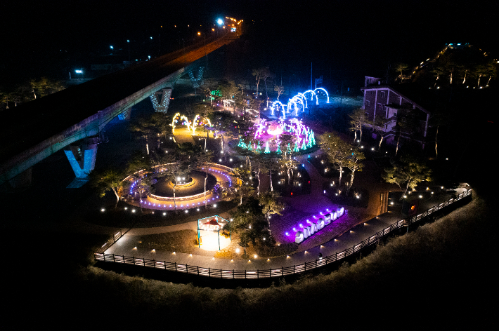 괴강불빛공원 전경. 괴산군 제공