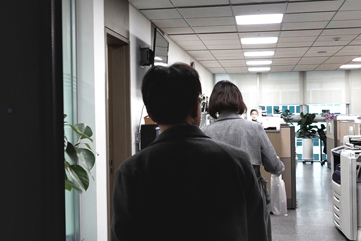 2023 생명 감수성 캠페인 '웨잇포미'. 한국가족보건협회 국회의원 회관 의원실을 방문해 관련 물품을 전달했다. 노컷TV 캡처