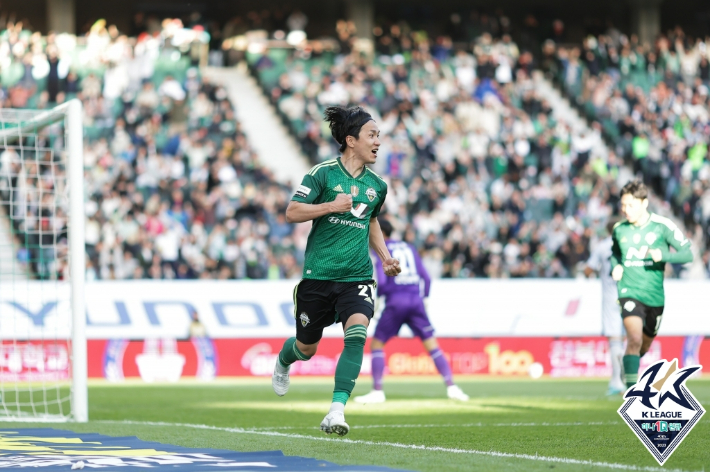 선제골을 넣은 전북 현대 아마노 준. 한국프로축구연맹