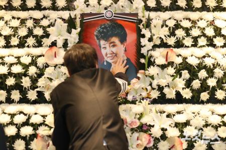 추모하는 고 현미 아들 이영곤