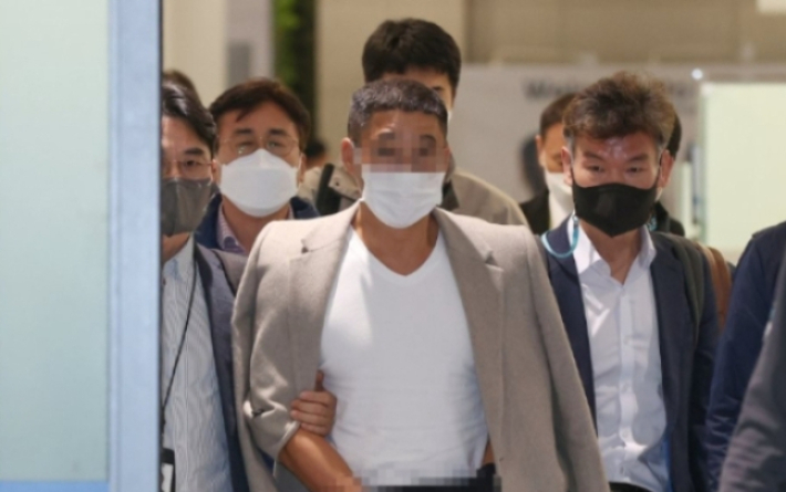 檢, 김성태 해외도피 도운 '수행비서'에 1년 6월 구형