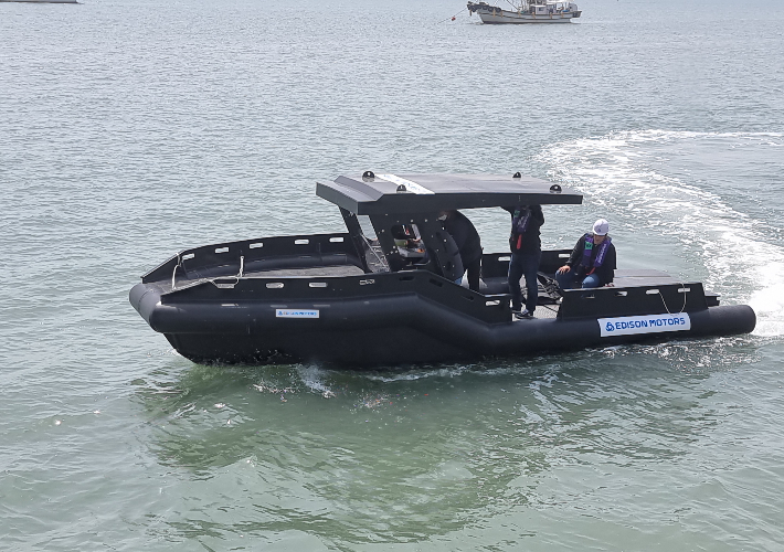 고밀도 폴리에틸렌으로 제작한 소형어선. 전라남도 제공 