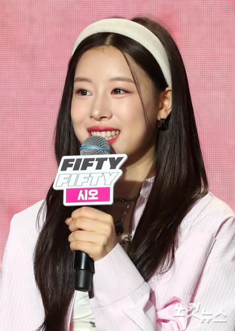 인사말하는 피프티피프티 시오