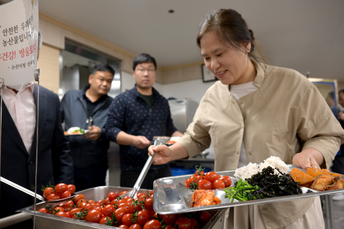 논산시청 구내식당에 추가된 방울토마토 메뉴. 논산시 제공