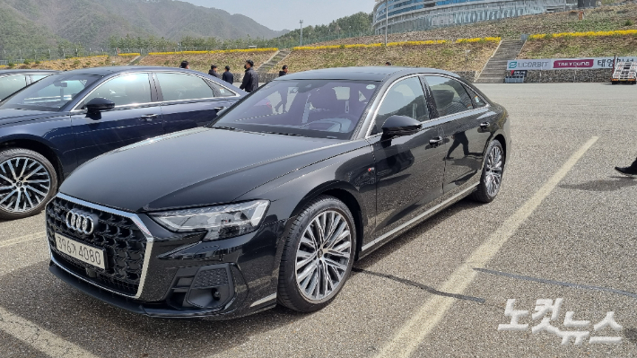 더 뉴 아우디 A8 L 55 TFSI 콰트로 프리미엄. 윤준호 기자