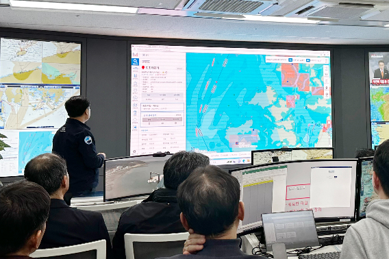 한국해양교통안전공단에 마련된 운항상황센터.  한국해양교통안전공단 제공