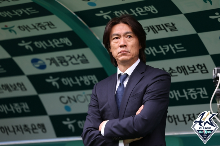 경기를 지켜보는 울산 현대 홍명보 감독. 한국프로축구연맹