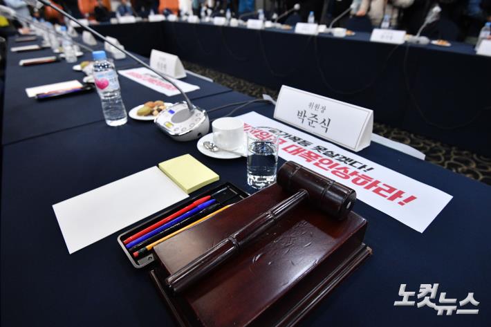 최저임금위, 첫 회의부터 파행