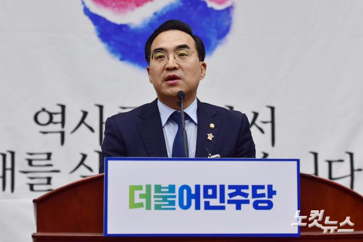 의원총회 발언하는 박홍근 원내대표