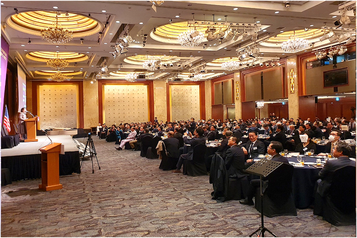 지난 19일 서울 소공동 롯데호텔서 개최된 '서울시조찬기도회' 행사에서 진행된 한국가족보건협회 김지연 대표의 특강 모습. 한국가족보건협회 제공