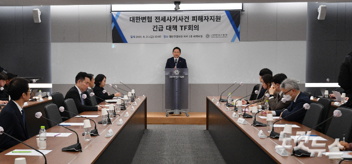 원희룡 국토교통부 장관이 21일 오후 서울 서초구 대한변호사협회에서 열린 대한변협 전세사기사건 피해자지원 긴급 대책 TF회의에 참석해 인사말을 하고 있다. 류영주 기자