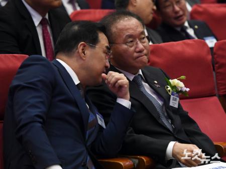 대화하는 여야 원내대표