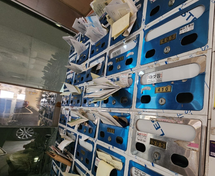 천안의 한 원룸에 거주하는 30대가 전세사기 의심 신고를 접수해 경찰이 수사에 착수했다. 피해 의심 신고가 접수된 한 원룸의 우편함. 독자 제공