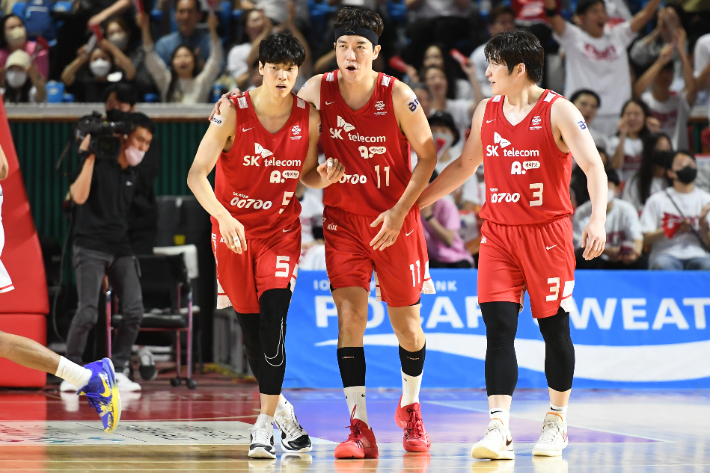 SK가 챔피언결정전 우승까지 1승만 남겼다. KBL 제공