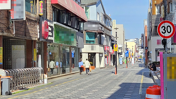 제주시 원도심 모습. 보도블록이 깔려 있다. 고상현 기자