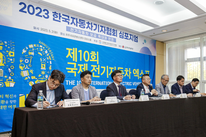 한국자동차기자협회(KAJA)는 제주국제컨벤션센터에서 '전기자동차 보급 확대와 안전'을 주제로 심포지엄을 개최했다. 한국자동차기자협회 제공