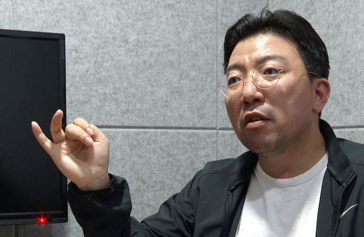 인터뷰하는 라덕연 대표     (서울=연합뉴스) SG(소시에테제네랄)증권발 폭락 사태와 관련 검찰에 입건된  H투자컨설팅업체 라덕연 대표가 지난 1일 서울시내에서 연합뉴스TV와 인터뷰를 하고 있다. 2023.5.2 [연합뉴스TV 제공. 재판매 및 DB금지]     photo@yna.co.kr (끝)   연합뉴스