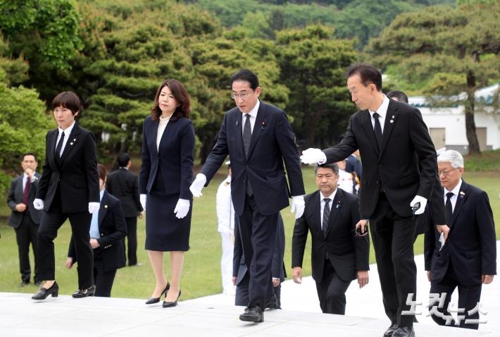 현충원 찾은 기시다 후미오 총리와 유코 여사
