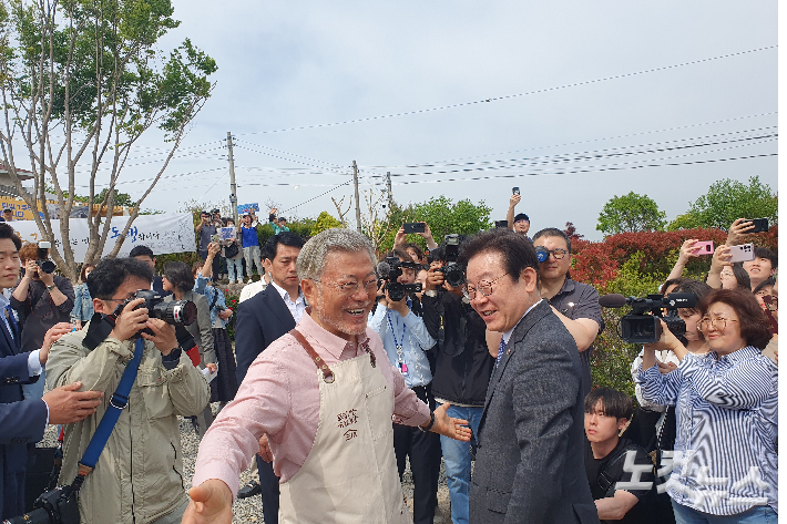 문재인 전 대통령과 이재명 더불어민주당 대표. 이형탁 기자