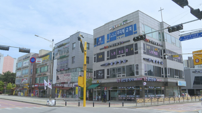 경기도 김포시 양촌읍 양곡리 한 상가 건물에 세워진 기독교대한감리회 무지개교회