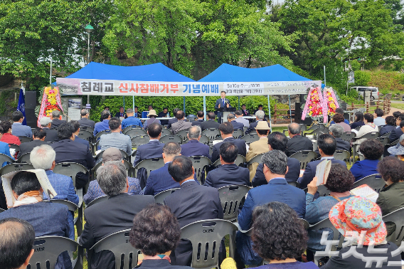 10일, 충남 강경 옥녀봉 ㄱ자 교회터에서 열린 침례교 신사참배거부 기념예배.