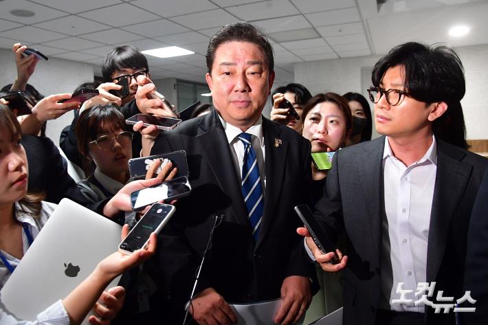 김남국 의원 가상화폐 논란 질문받는 김병기