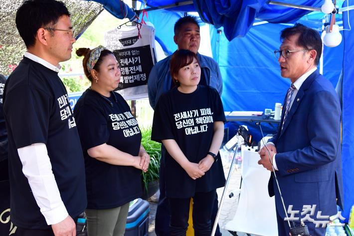 전세사기 피해자 농성장 방문한 배진교 원내대표