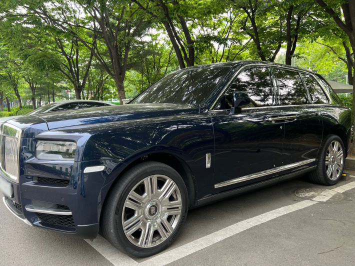 서울남부지검이 라덕연 일당 중 한명인 전직 프로골퍼 안모(33) 씨가 보유했던 롤스로이스 차량을 압수했다. 사진은 안씨의 롤스로이스 차량. 연합뉴스