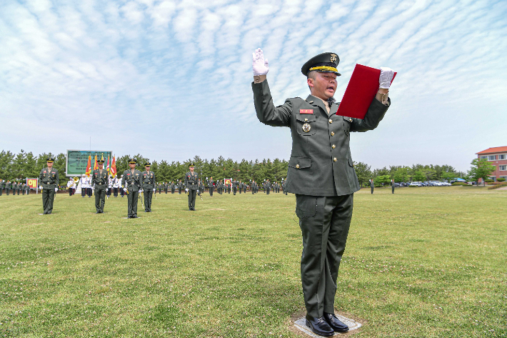 신임 부사관 임관 선서. 해병대교육훈련단 제공