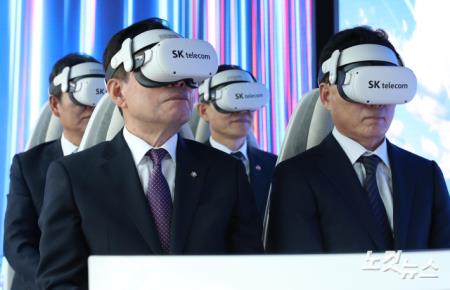 도심항공교통 VR 체험하는 김진표 국회의장-박광온 원내대표