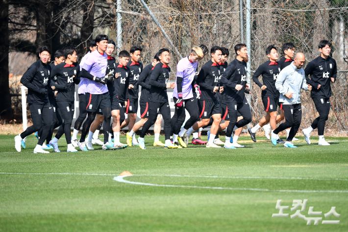 다음 달 17일 부산 아시아주경기장에서 대한민국과 페루의 축구 국가대표팀 친선경기가 열린다. 류영주 기자