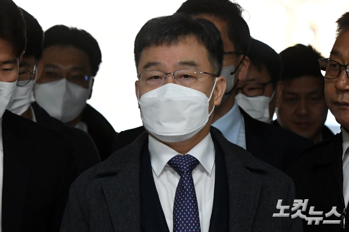 '추가 기소' 김만배, 檢에 불만 표출… 재판부도 '아쉬움'