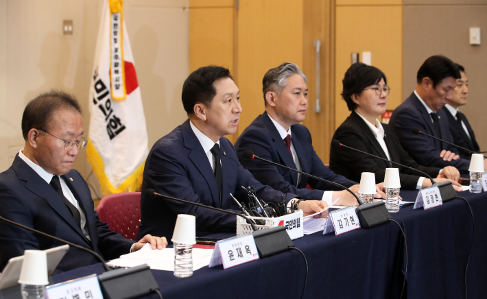 국민의힘 김기현 대표가 18일 오전 광주 서구 치평동 김대중컨벤션센터에서 열린 광주 현장 최고위원회의에서 발언하고 있다. 연합뉴스