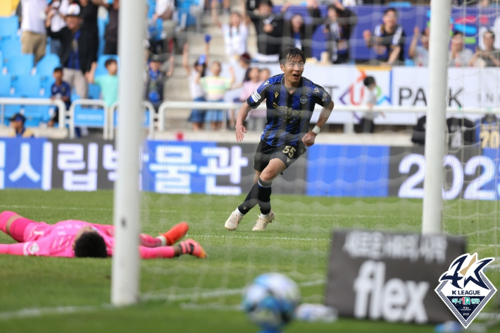 극적인 동점골을 터뜨린 인천 유나이티드 권한진. 한국프로축구연맹