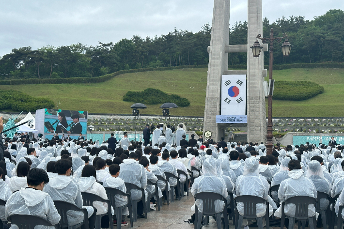 18일 오전 10시 광주 북구 운정동 국립5·18민주묘지에서는 제43주년 5·18 기념식이 개최됐다. 김한영 기자