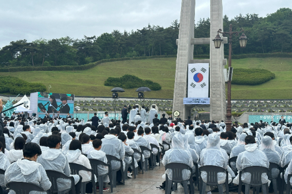 18일 오전 10시 광주 북구 운정동 국립5·18민주묘지에서는 제43주년 5·18 기념식이 개최됐다. 김한영 기자