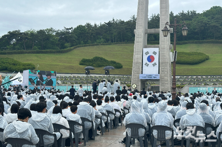 18일 오전 10시 광주 북구 운정동 국립5·18민주묘지에서는 제43주년 5·18 기념식이 개최됐다. 김한영 기자