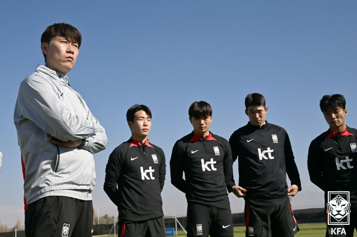 U-20 대표팀 김은중 감독(왼쪽). 대한축구협회