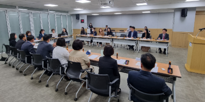 지난 22일 춘천시 경계선지능인 학술연구용역 착수보고회가 춘천시청 다목적회의실에서 열렸다. 춘천시 제공