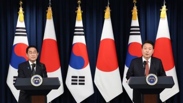 공동 기자회견을 하는 한일 정상. 연합뉴스 