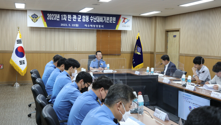 여수해양경찰서가 민관군 합동 수난대비 기본훈련을 진행하고 있다. 여수해경 제공