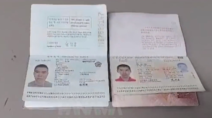 파나마 이민청에 적발된 중국 남성의 '가짜 한국 여권'(왼쪽). 연합뉴스
