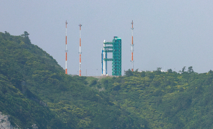 24일 오후 6시 24분으로 예정됐던 한국형 발사체 누리호(KSLV-Ⅱ) 3차 발사가 기술적인 문제로 연기됐다. 연합뉴스
