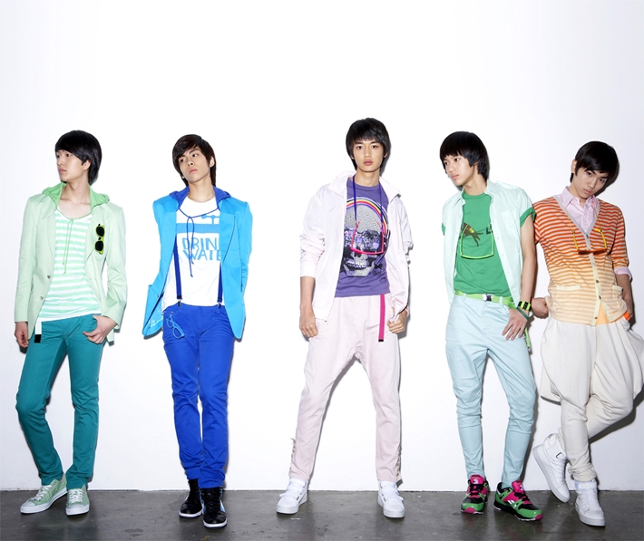 2008년 5월 25일 데뷔한 그룹 샤이니. 