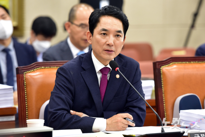 박민식 국가보훈부 장관 후보자가 22일 서울 여의도 국회에서 열린 인사청문회에서 의원 질의에 답변을 하고 있다. 윤창원 기자