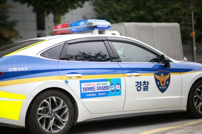 전북자치경찰위원회가 도내 260대 112순찰차에 자치경찰 홍보스티커를 부착했다. 전라북도 제공