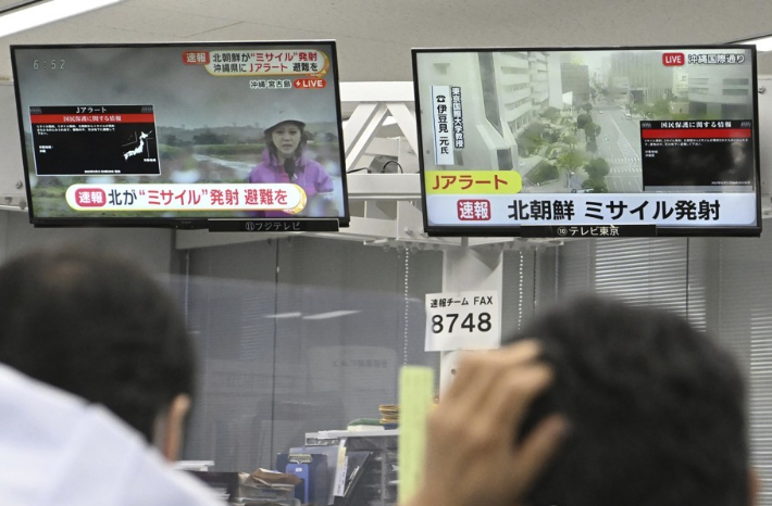 북한이 우주발사체로 주장하는 물체를 발사한 31일 일본 오키나와현에 대피 명령이 발령됐다. 연합뉴스