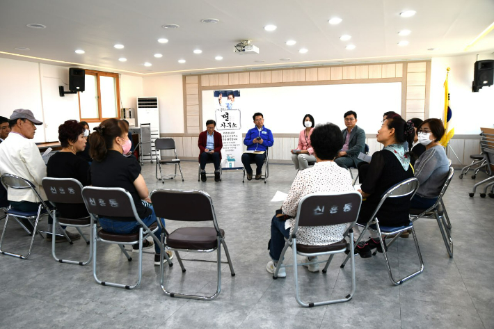 더불어민주당 이용빈 국회의원(광주 광산구갑), 31일 신흥동 행정복지센터에서 주민과 함께 '신흥동 톺아보기' 진행. 이 의원실 제공